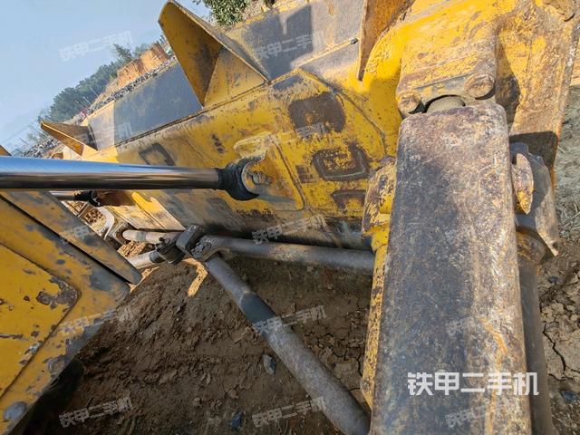 推土鏟右后（推土機底盤及工作裝置）