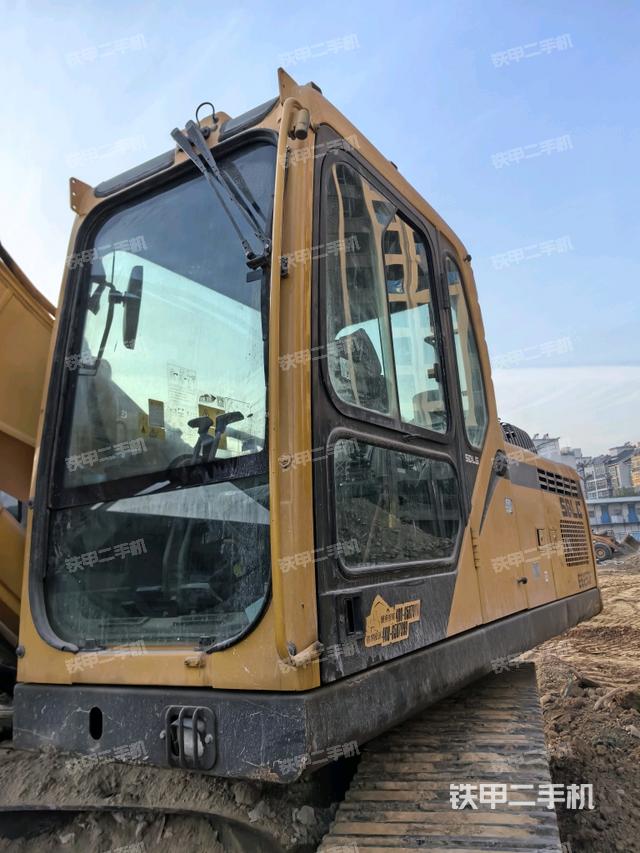 駕駛室左前45度（駕駛室部分）