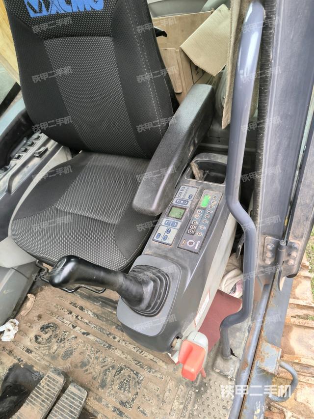 座椅左側(cè)控制臺/音響/含左手柄（駕駛室部分）