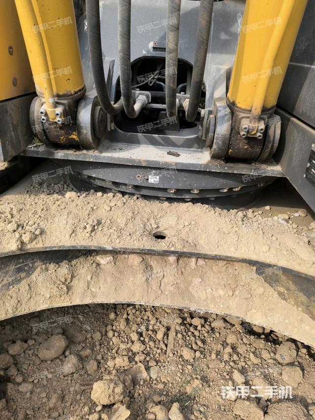 轉(zhuǎn)盤和下車架正前（工作和回轉(zhuǎn)裝置）