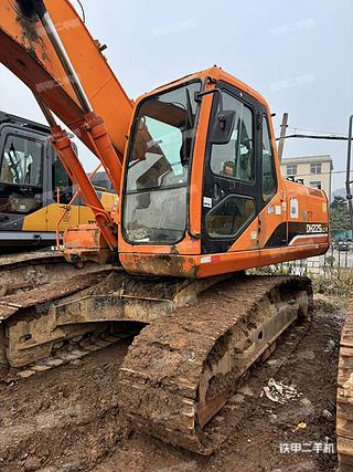 斗山DH215LC-7挖掘机实拍图片