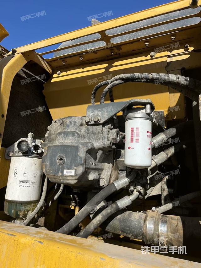 液壓泵艙室正面整體（整機(jī)外觀）