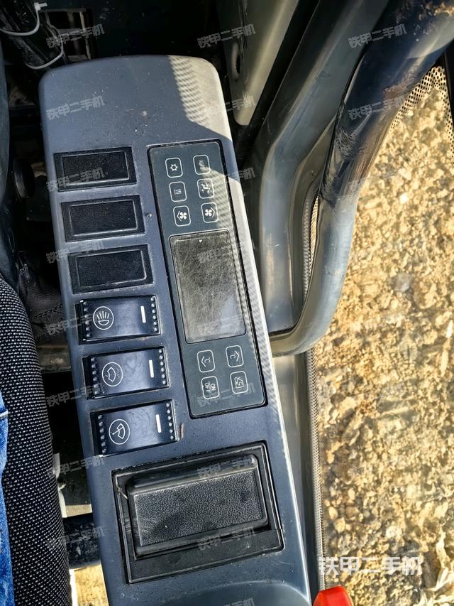 座椅左側(cè)控制臺(tái)/音響/含左手柄（駕駛室部分）