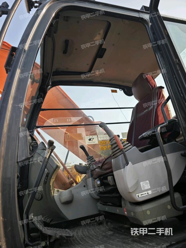 左后方玻璃角標(biāo)（駕駛室部分）