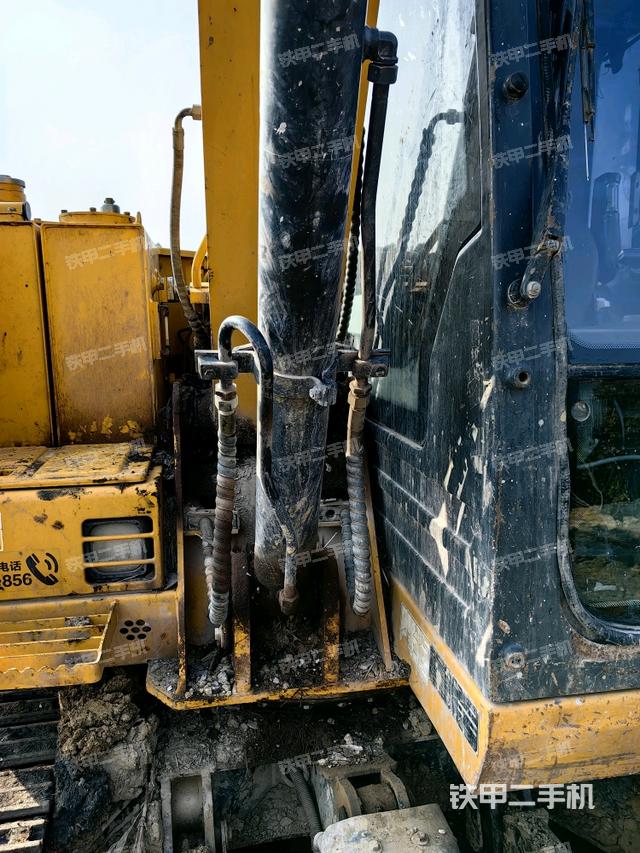 大臂根部?斜（工作和回轉(zhuǎn)裝置）