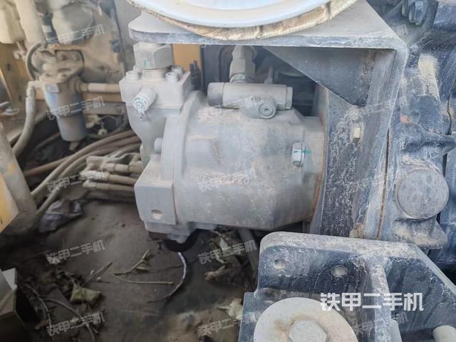 液壓泵艙室正面整體（整機(jī)外觀）