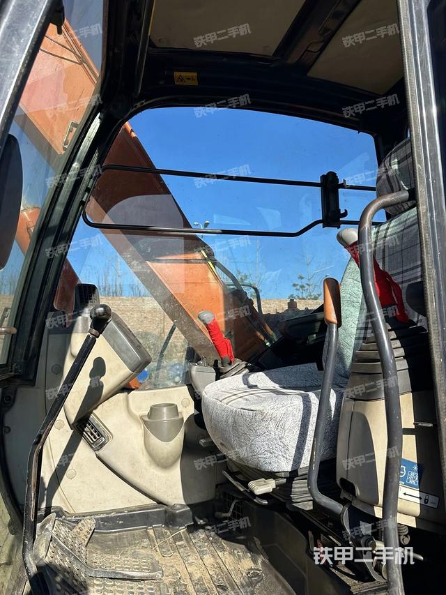 駕駛室整體(整機外觀) 駕駛室整體(整機外觀)