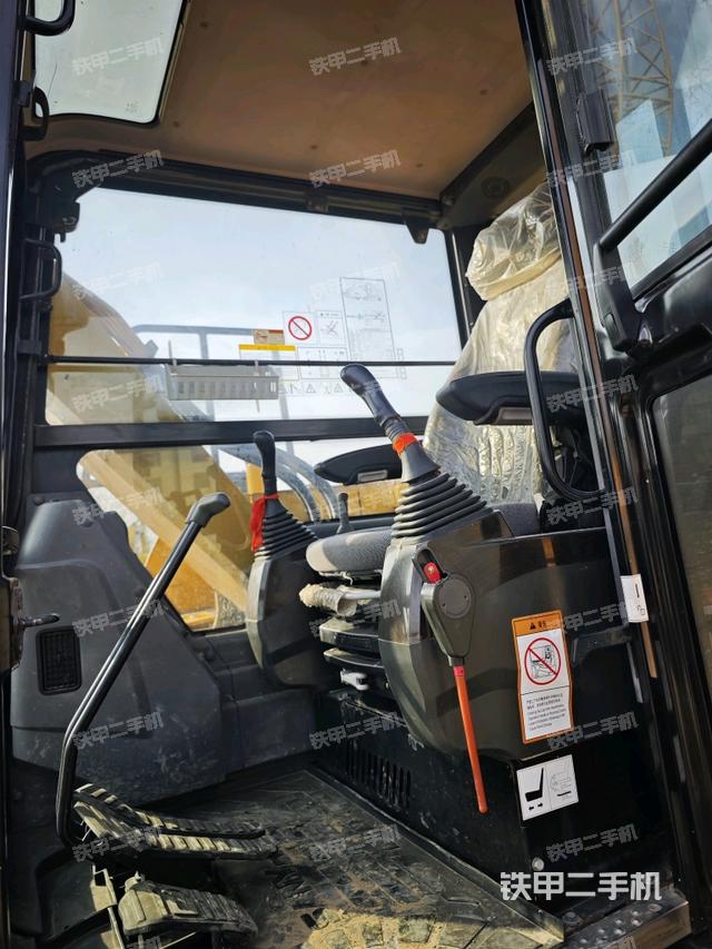 駕駛室整體（整機外觀）