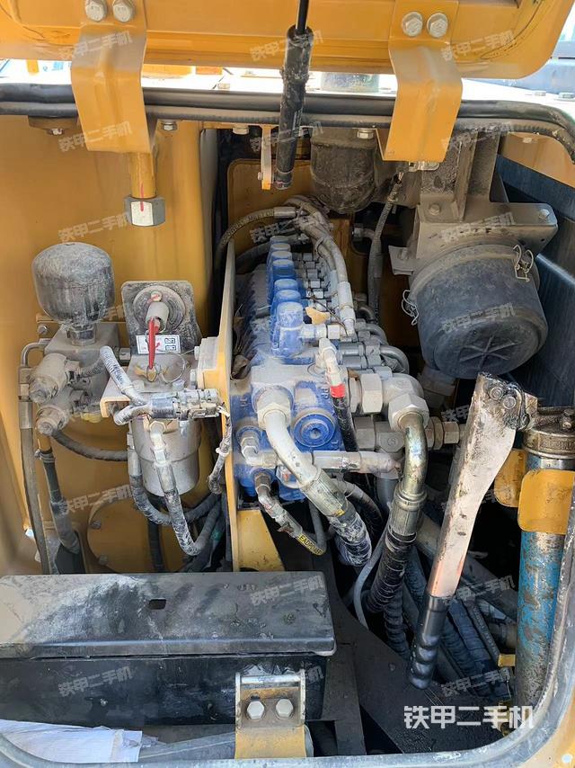 回轉(zhuǎn)馬達和主控閥（整機外觀）