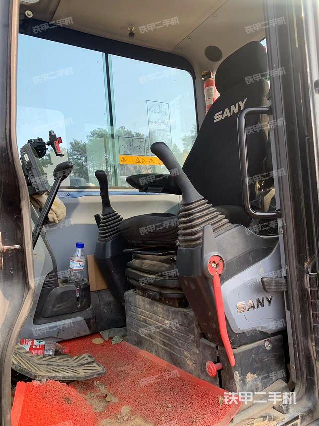 駕駛室整體（整機外觀）