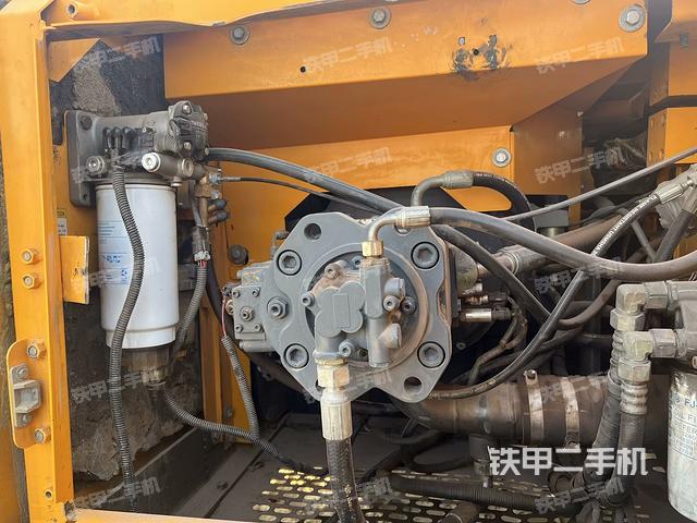 液壓泵艙室正面整體（整機(jī)外觀）