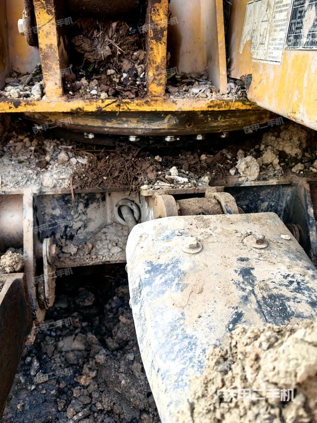 轉(zhuǎn)盤和下車架正前（工作和回轉(zhuǎn)裝置）