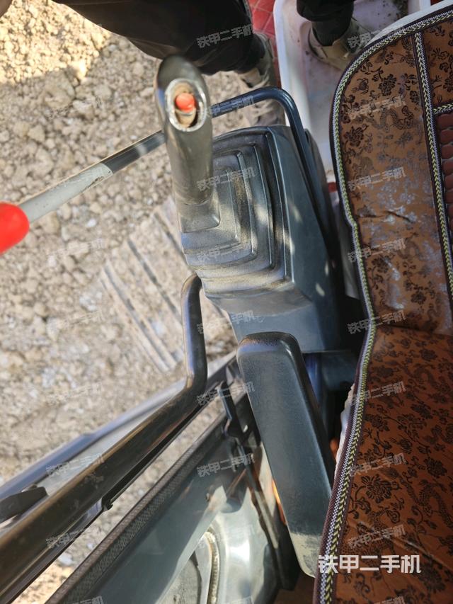 座椅左側(cè)控制臺/音響/含左手柄（駕駛室部分）