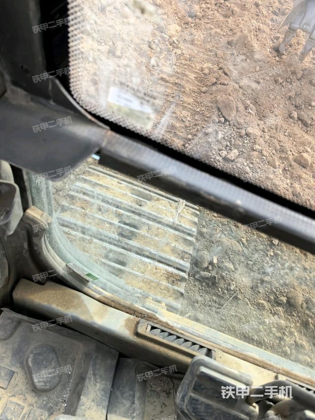 左后方玻璃角標(biāo)（駕駛室部分）