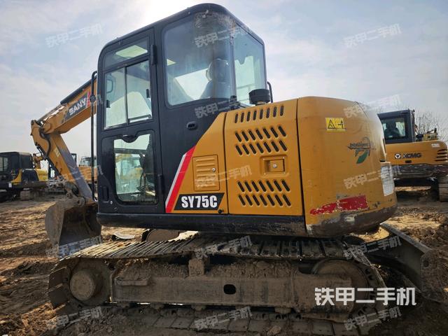 駕駛室頂部（整機外觀）