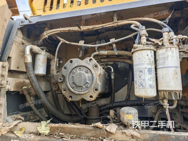 液壓泵艙室正面整體（整機(jī)外觀）