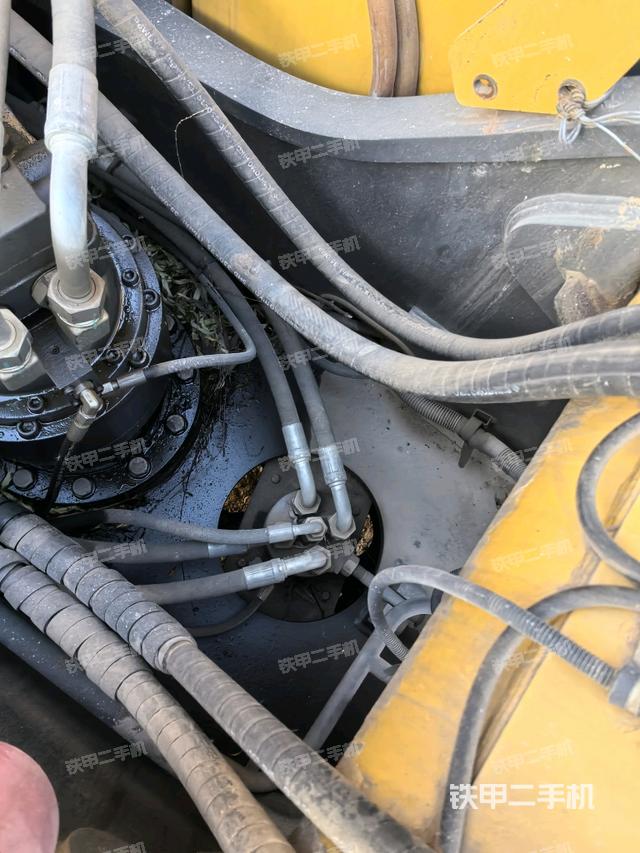 中央回轉(zhuǎn)接頭特寫（上車部件）