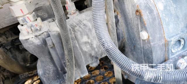 液壓泵艙室正面整體（整機(jī)外觀）