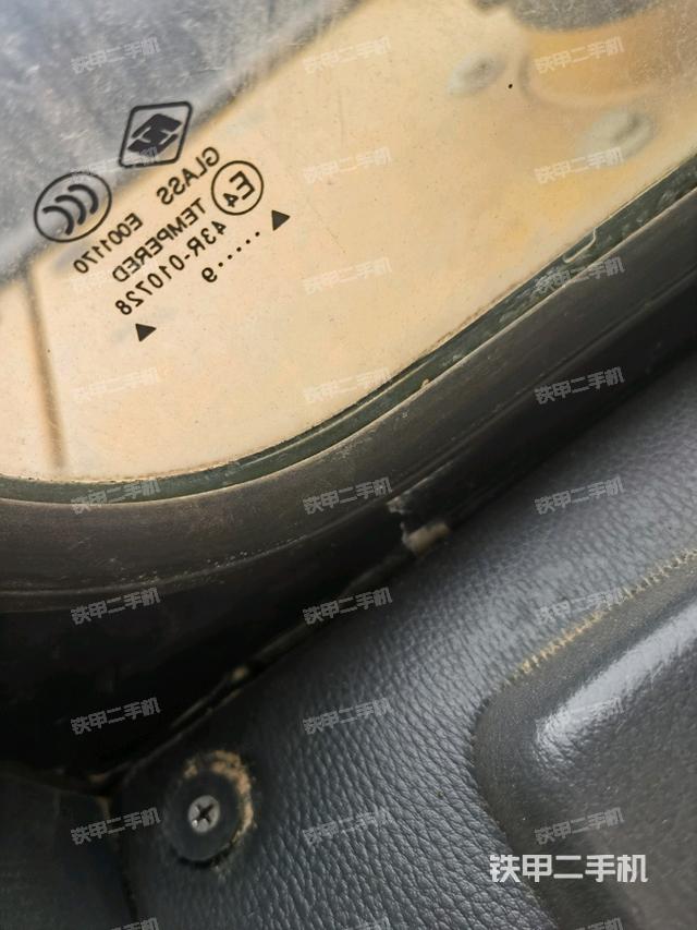 后窗玻璃角標(駕駛室部分) 后窗玻璃角標(駕駛室部分)