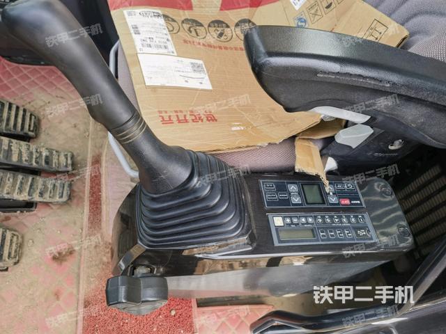 座椅左側控制臺/音響/含左手柄(駕駛室部分) 座椅左側控制臺/音響/含左手柄(駕駛室部分)