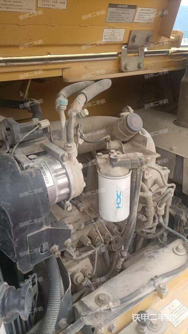 液壓泵艙室正面整體（整機(jī)外觀）