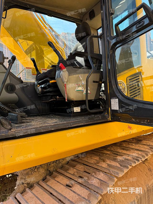 駕駛室整體（整機外觀）