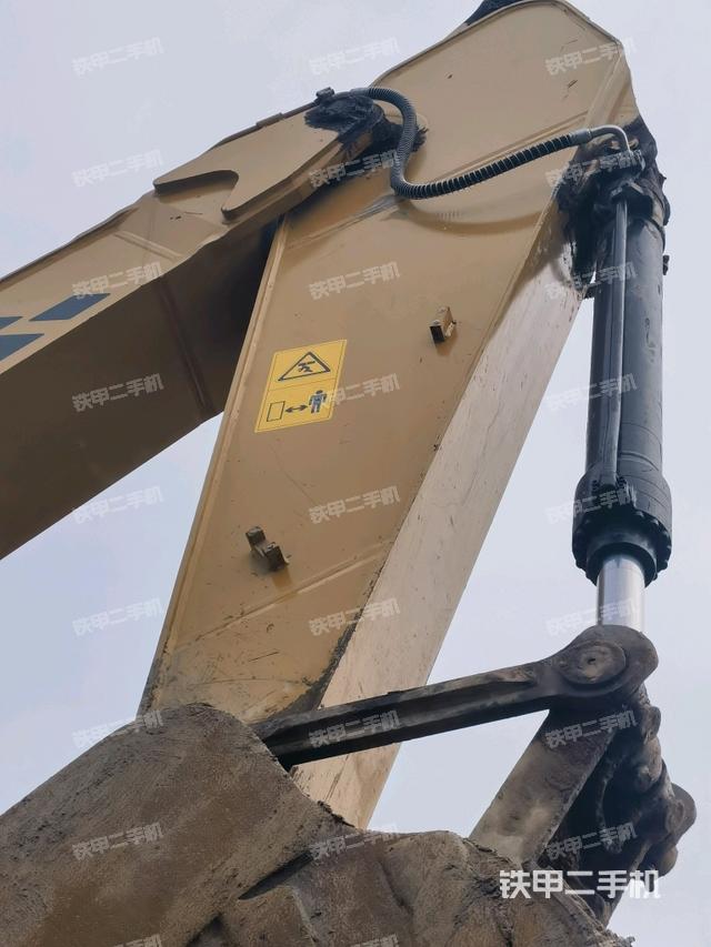 大臂油缸整體?豎拍(工作和回轉(zhuǎn)裝置) 大臂油缸整體?豎拍(工作和回轉(zhuǎn)裝置)