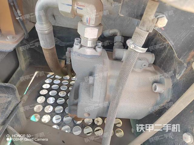 回轉(zhuǎn)馬達(dá)和主控閥(整機(jī)外觀) 回轉(zhuǎn)馬達(dá)和主控閥(整機(jī)外觀)