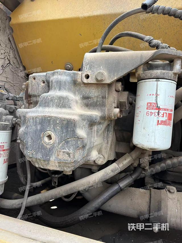 液壓泵艙室正面整體(整機外觀) 液壓泵艙室正面整體(整機外觀)