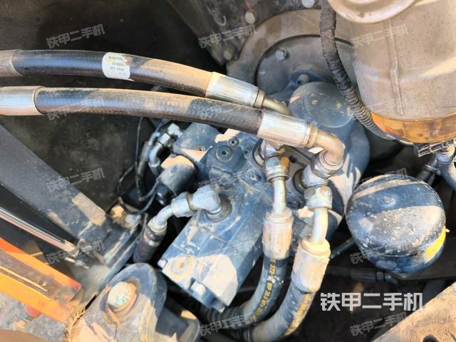 液壓泵艙室正面整體(整機(jī)外觀) 液壓泵艙室正面整體(整機(jī)外觀)