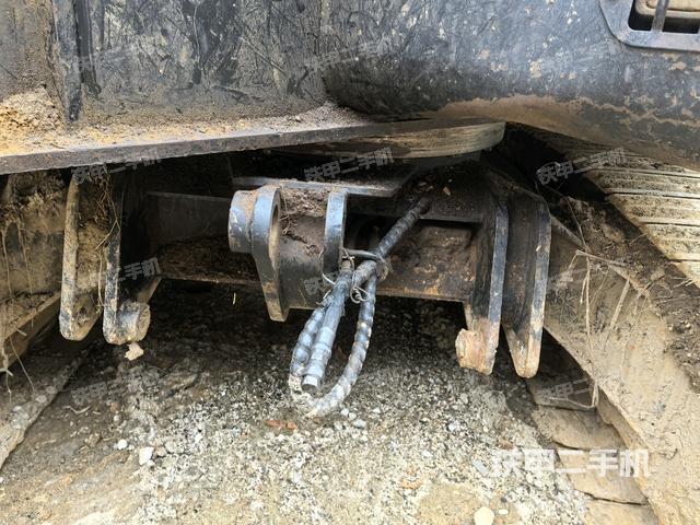 轉(zhuǎn)盤(pán)和下車(chē)架正前(工作和回轉(zhuǎn)裝置) 轉(zhuǎn)盤(pán)和下車(chē)架正前(工作和回轉(zhuǎn)裝置)