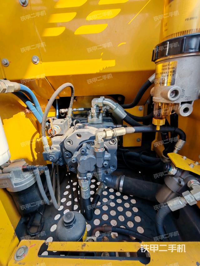 液壓泵艙室正面整體（整機(jī)外觀）