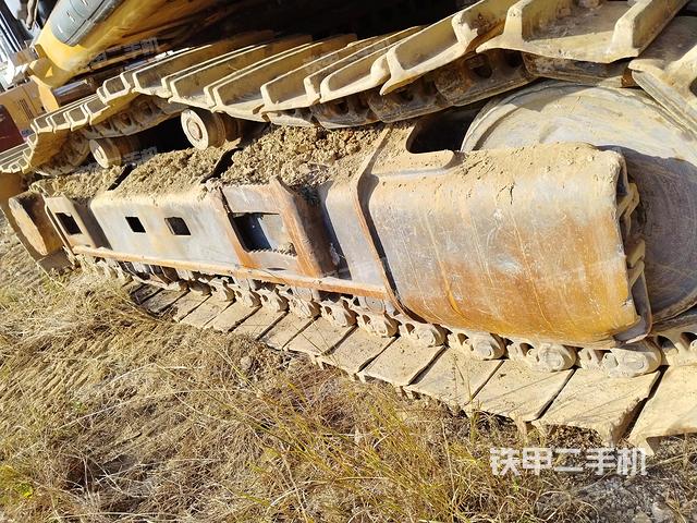 單側(cè)履帶整體(整機(jī)外觀) 單側(cè)履帶整體(整機(jī)外觀)
