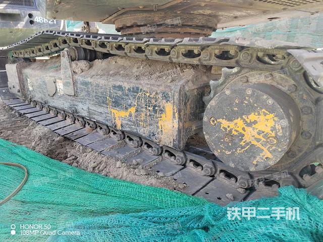 單側(cè)履帶整體(整機(jī)外觀) 單側(cè)履帶整體(整機(jī)外觀)