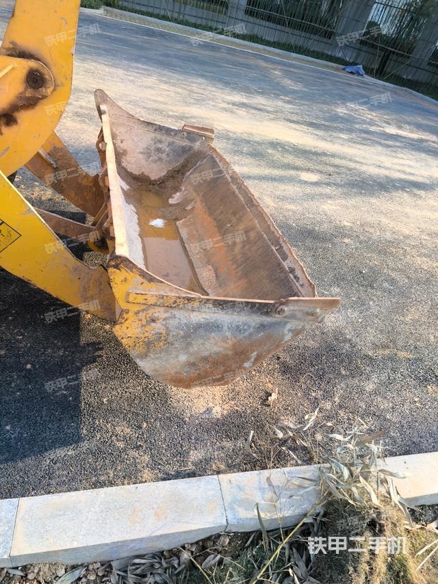 鏟斗油缸側(cè)面（工作裝置）