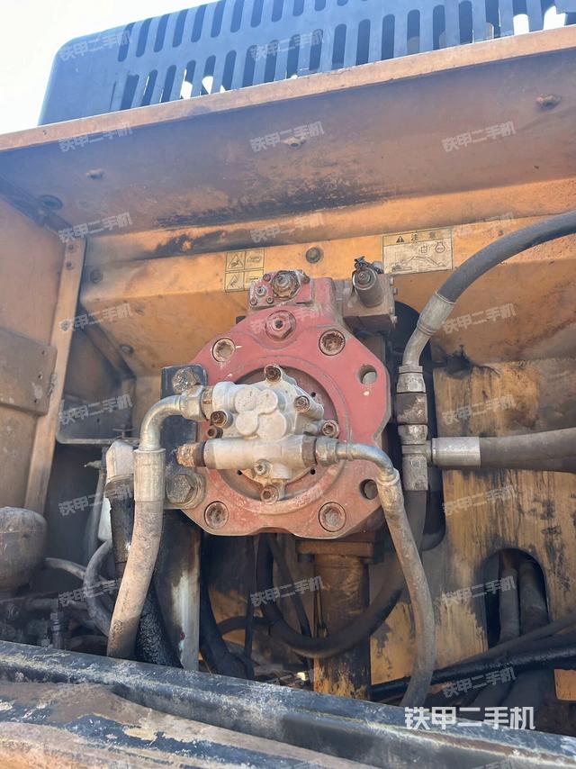 液壓泵斜45?左（大件艙室）