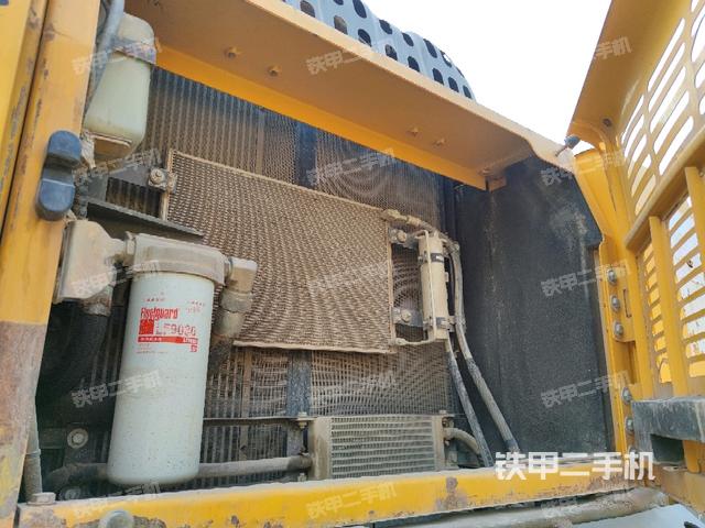 散熱器正面(大件艙室) 散熱器正面(大件艙室)
