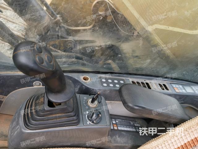 座椅右側控制臺/鑰匙門/油門/含右手柄（駕駛室部分）