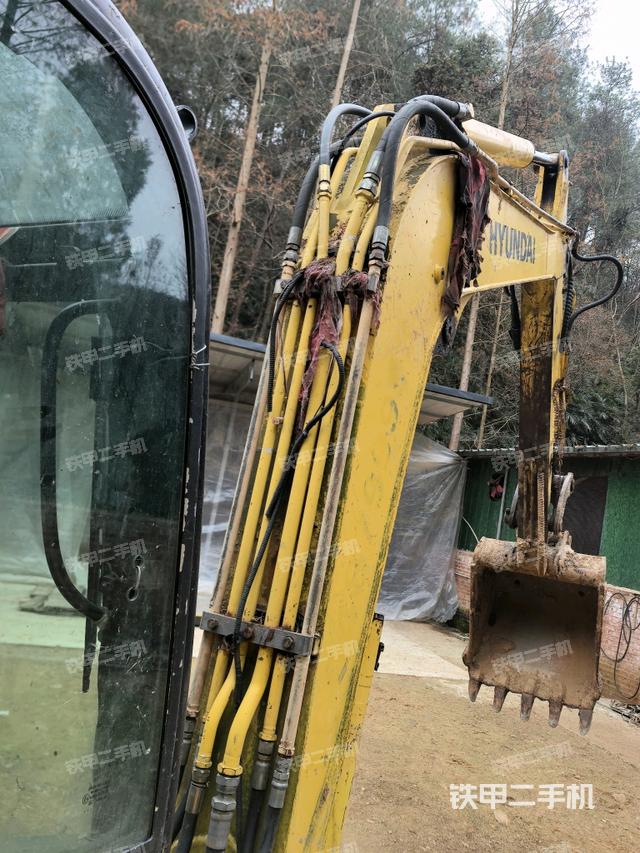 大臂背部俯視(工作和回轉(zhuǎn)裝置) 大臂背部俯視(工作和回轉(zhuǎn)裝置)