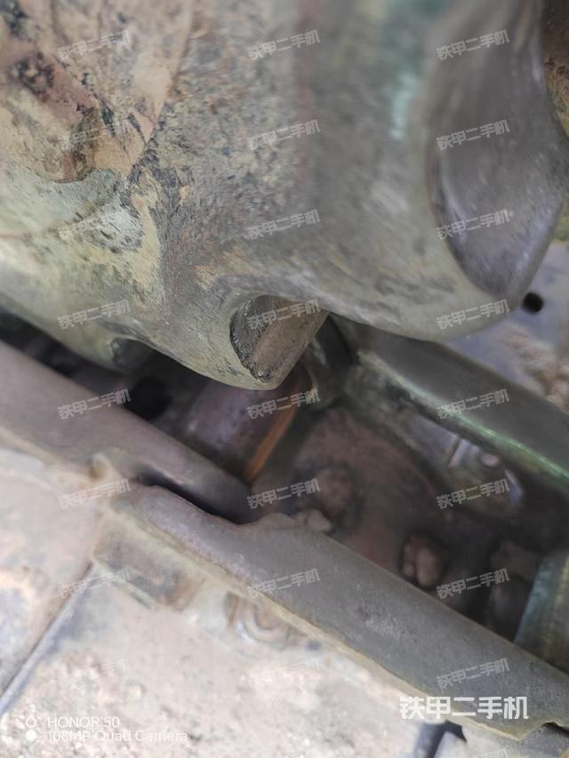 液壓泵艙室正面整體(整機(jī)外觀) 液壓泵艙室正面整體(整機(jī)外觀)