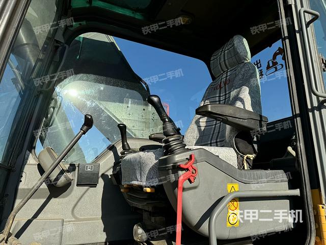 駕駛室整體（整機外觀）