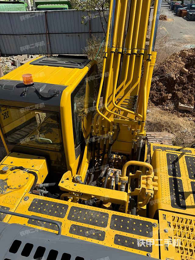 駕駛室頂部（整機外觀）