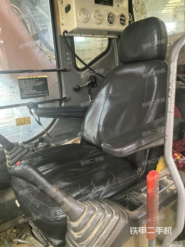 駕駛室整體（整機外觀）