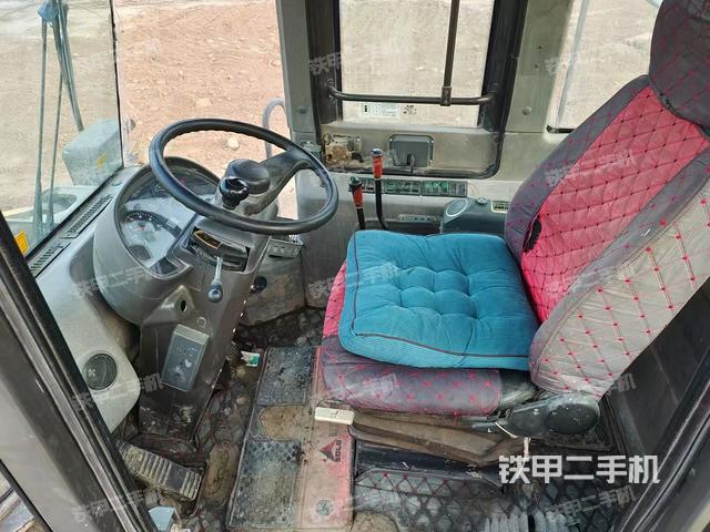 駕駛室操作臺(整機外觀及大件) 駕駛室操作臺(整機外觀及大件)