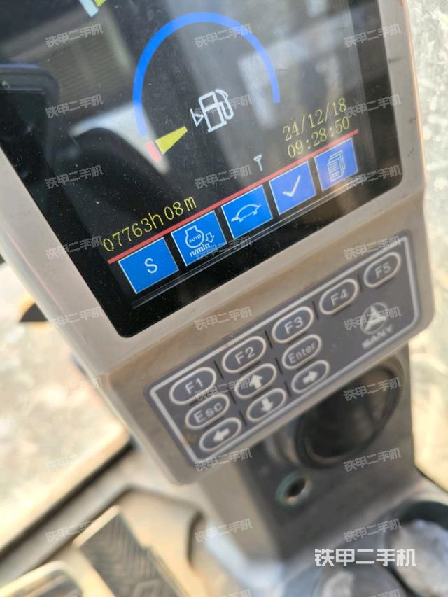 駕駛室整體(整機外觀) 駕駛室整體(整機外觀)