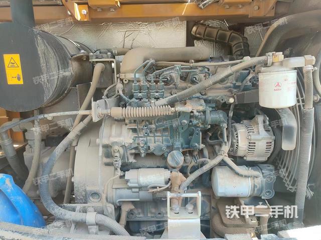 駕駛室整體(整機(jī)外觀) 駕駛室整體(整機(jī)外觀)