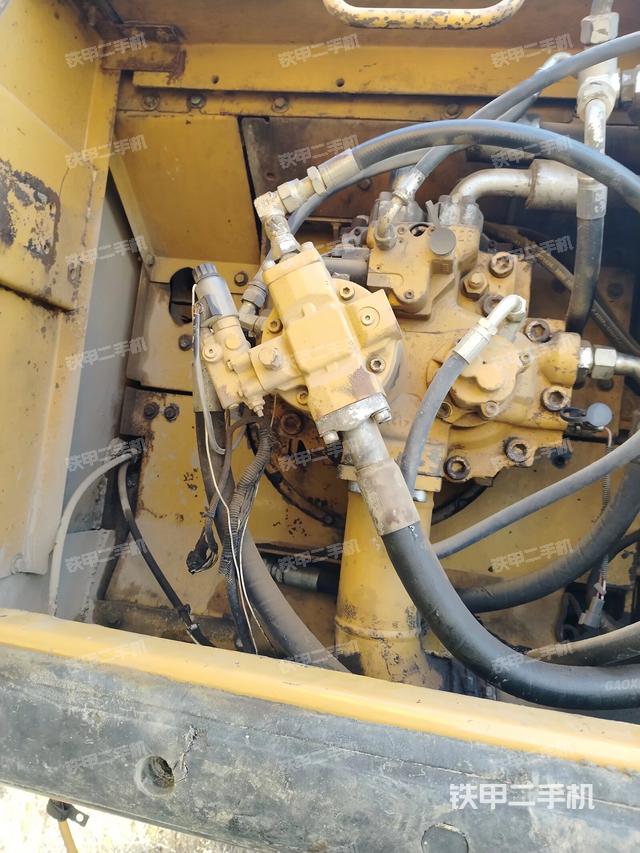 液壓泵艙室正面整體(整機(jī)外觀) 液壓泵艙室正面整體(整機(jī)外觀)