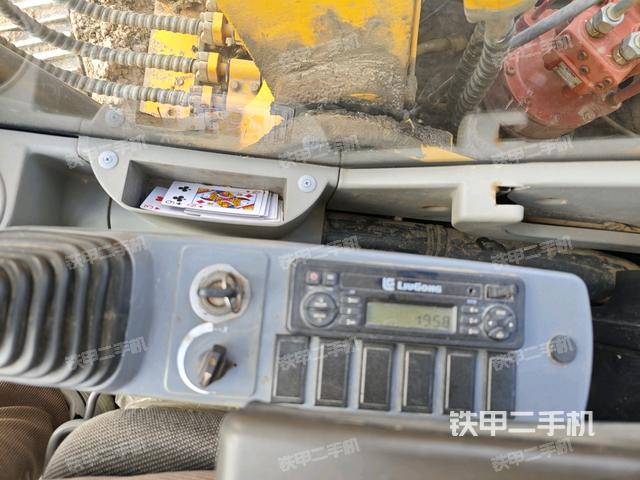 座椅右側(cè)控制臺(tái)/鑰匙門/油門/含右手柄（駕駛室部分）