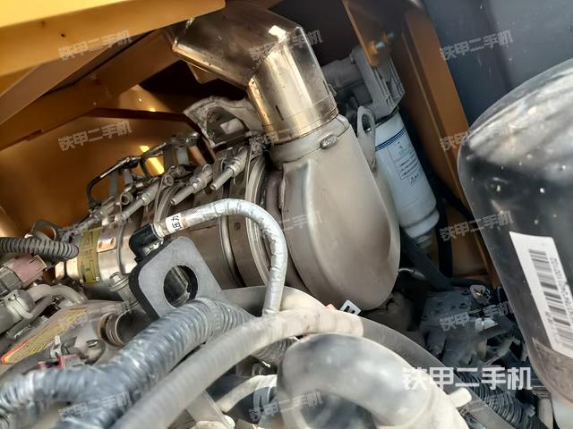 駕駛室頂部（整機外觀）