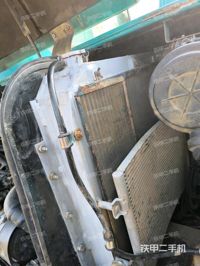 回轉(zhuǎn)馬達(dá)和主控閥（整機(jī)外觀）